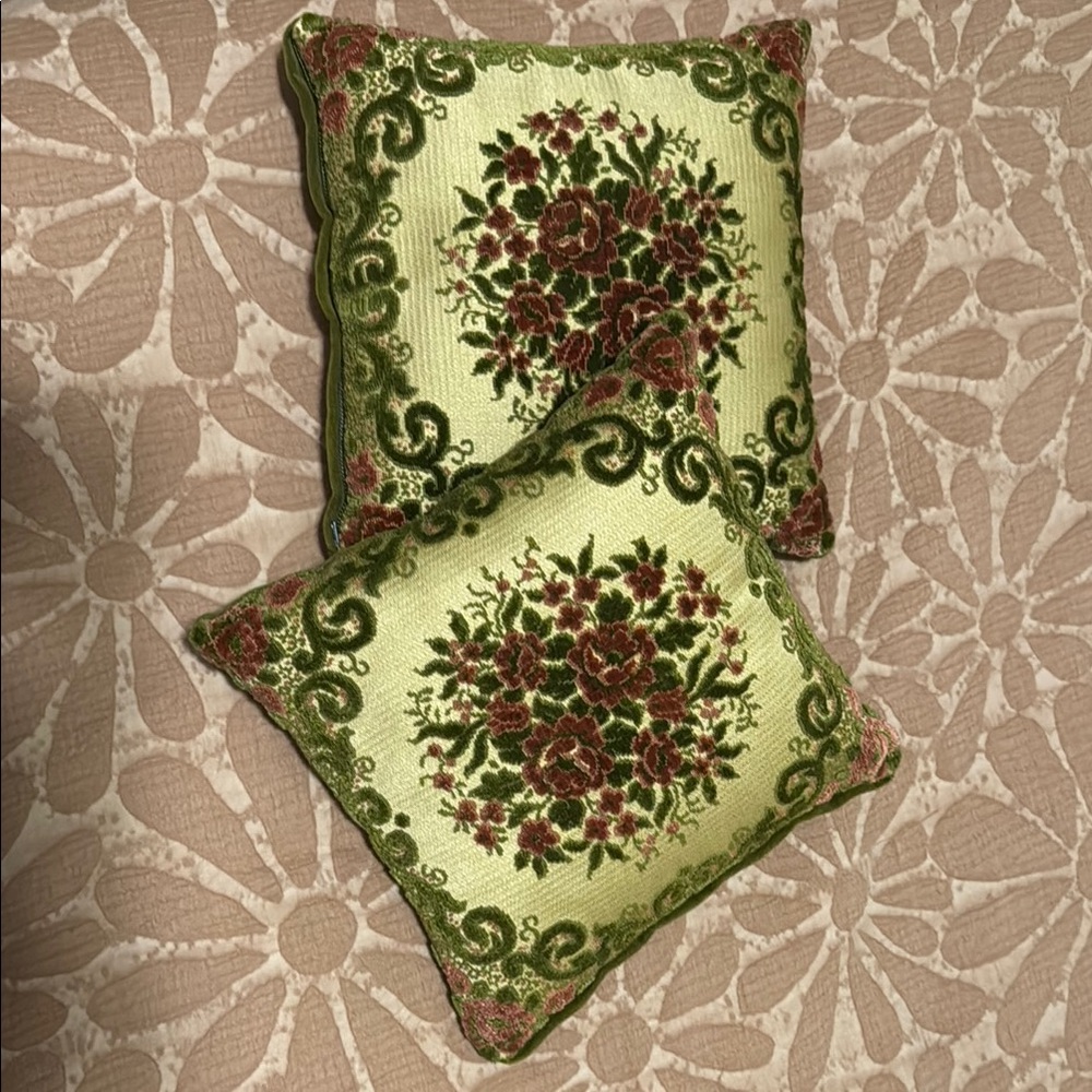 Floral Green and Red Accent Pillow Set